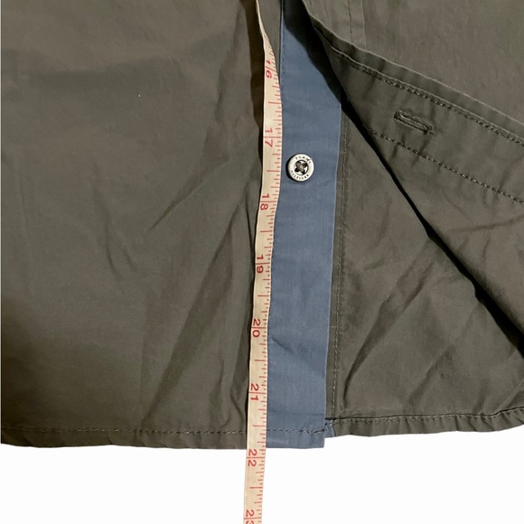 NWOT Designer’s button down shirt for boys. Tommy Hilfiger, size S/P. Ne… - Picture 8 of 13